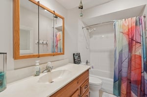 Buttonwood Dr-S0110-040.jpg
