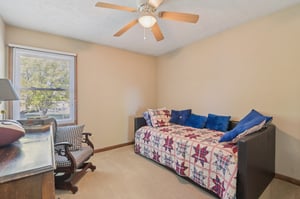 Buttonwood Dr-S0110-043.jpg