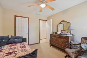 Buttonwood Dr-S0110-044.jpg
