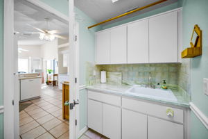 Laundry Room1b