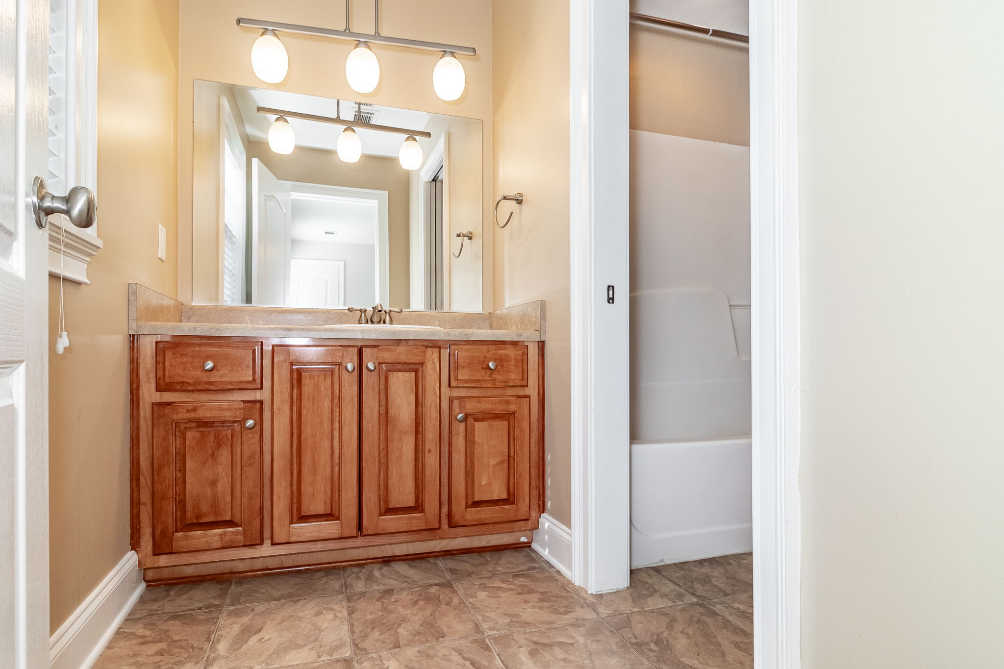 Full Bath (Jack & Jill)