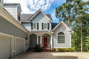 Front Porch/Entrance