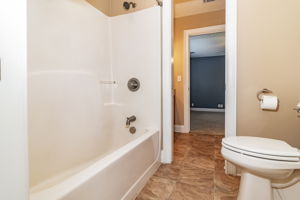 Full Bath (Jack & Jill)