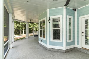 Screened-in Porch