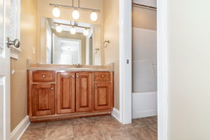 Full Bath (Jack & Jill)