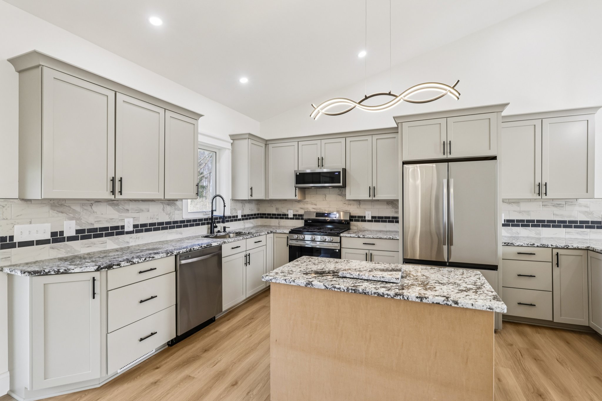 N Ridge Rd-S0503-022.jpg