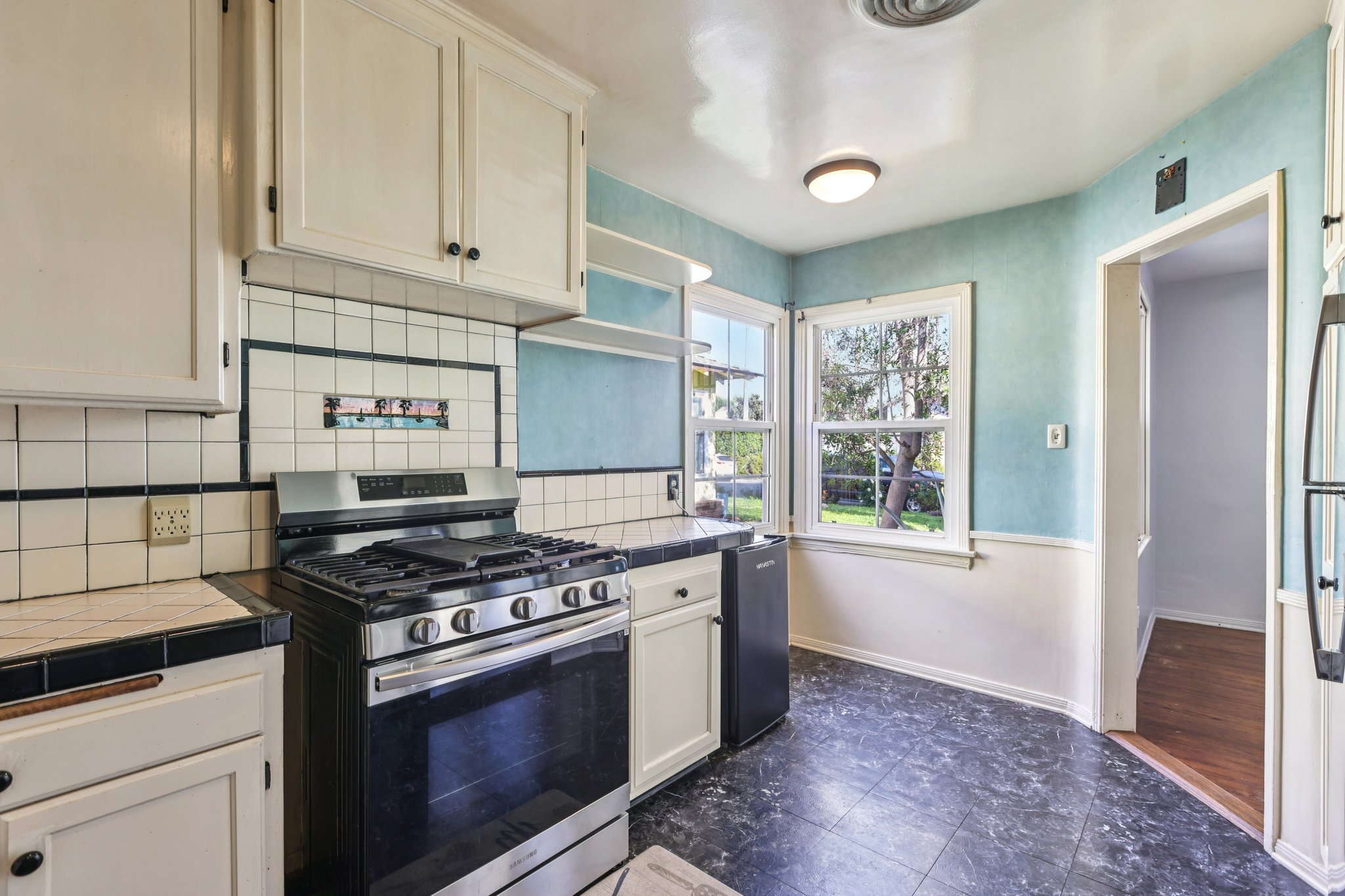 Blucher Ave-S1912-023.jpg