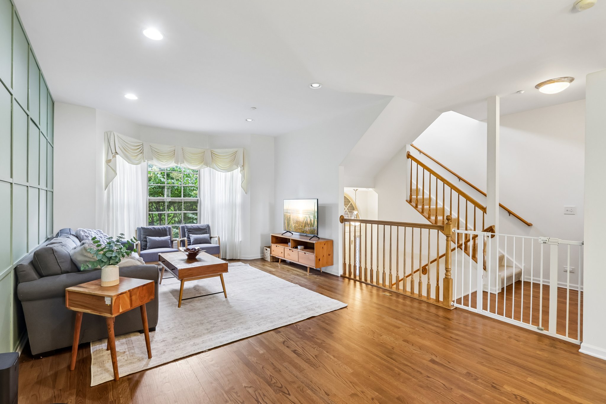 Astor Ln-S1806-004.jpg
