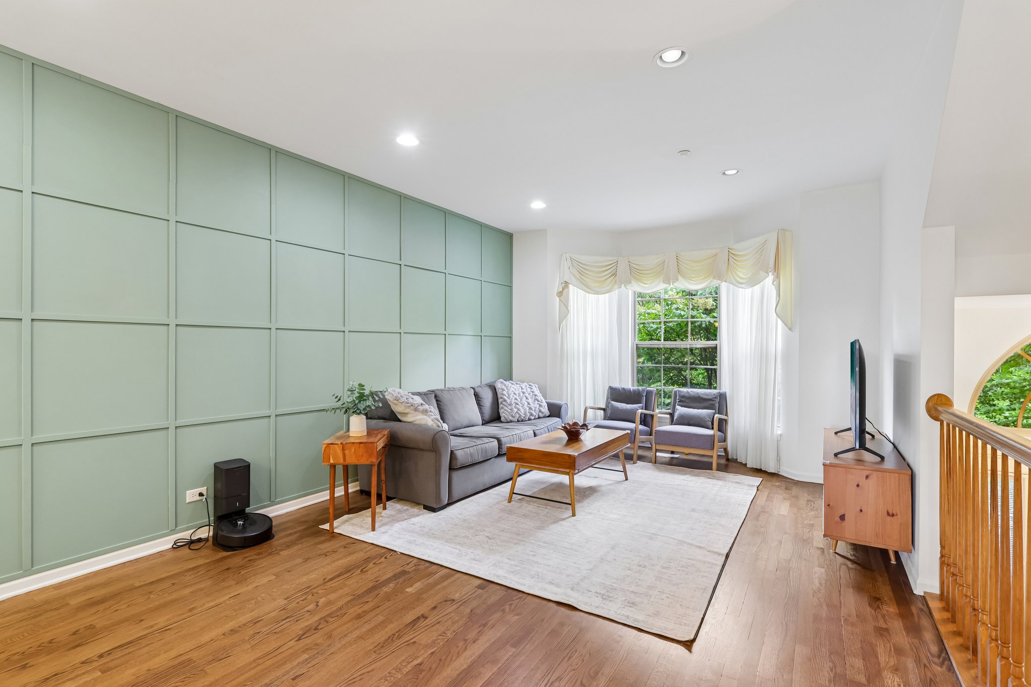 Astor Ln-S1806-005.jpg