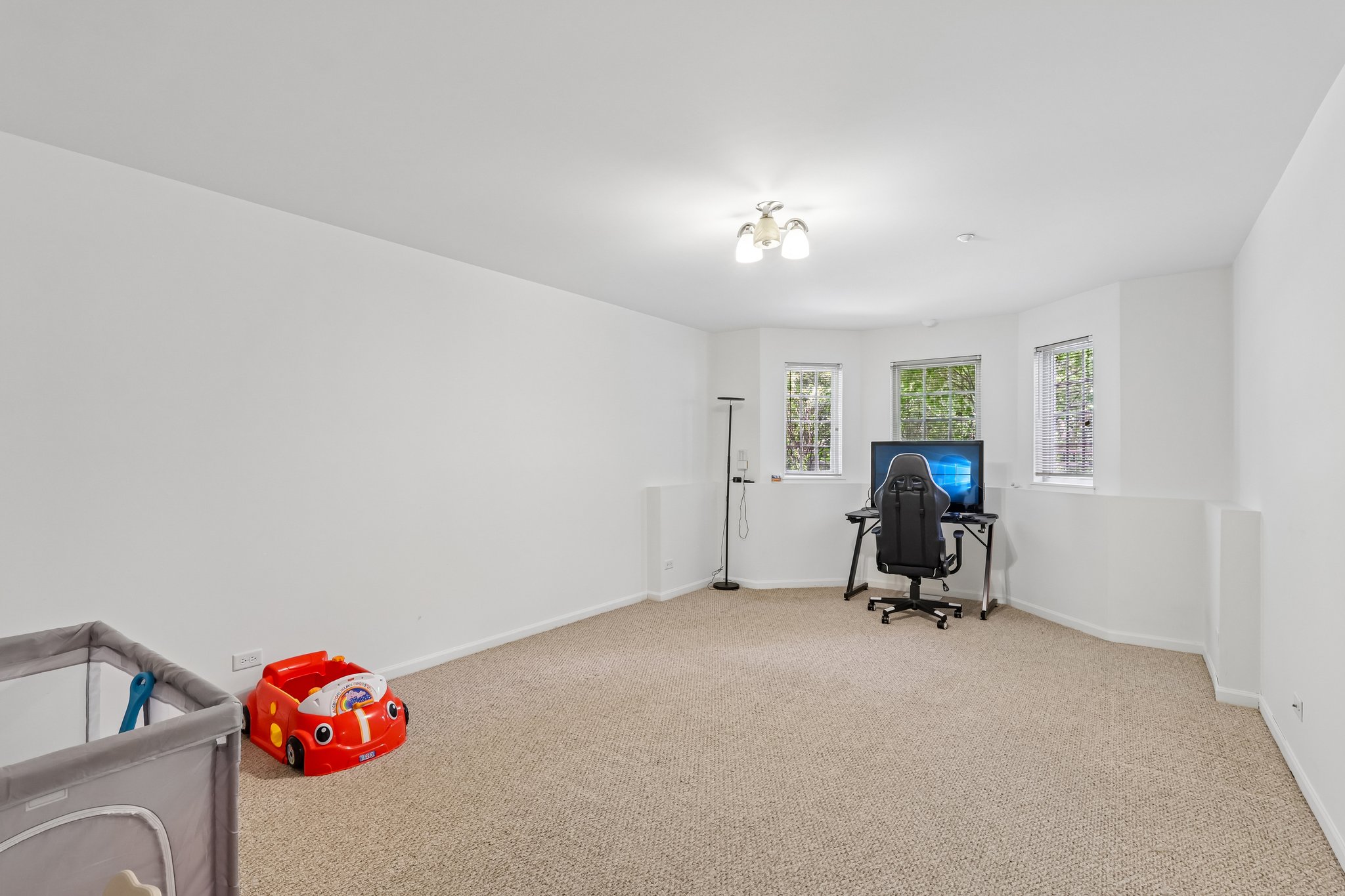 Astor Ln-S1806-013.jpg