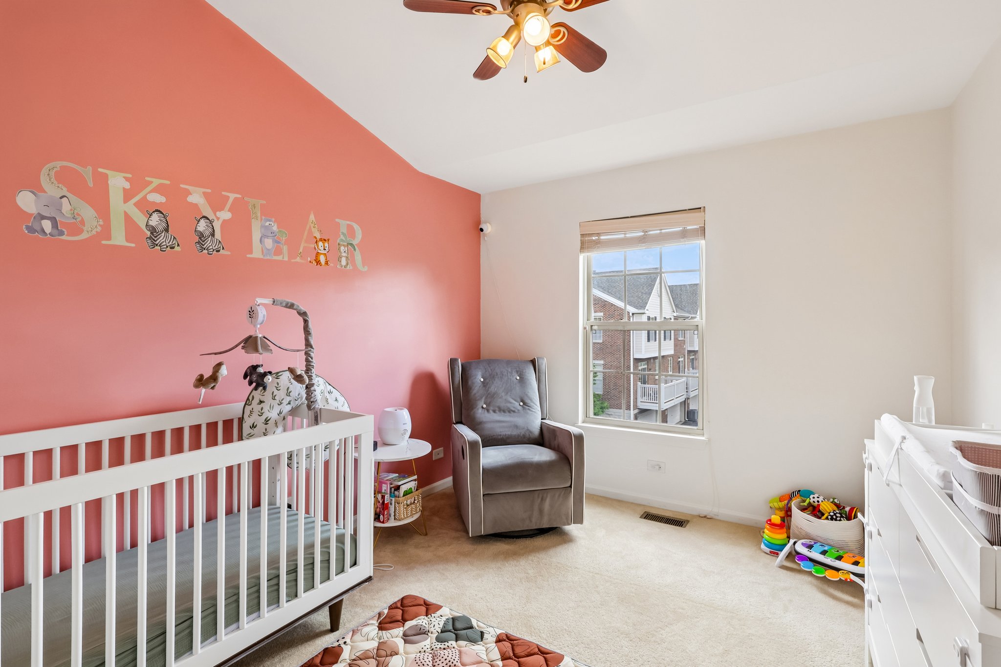 Astor Ln-S1806-020.jpg
