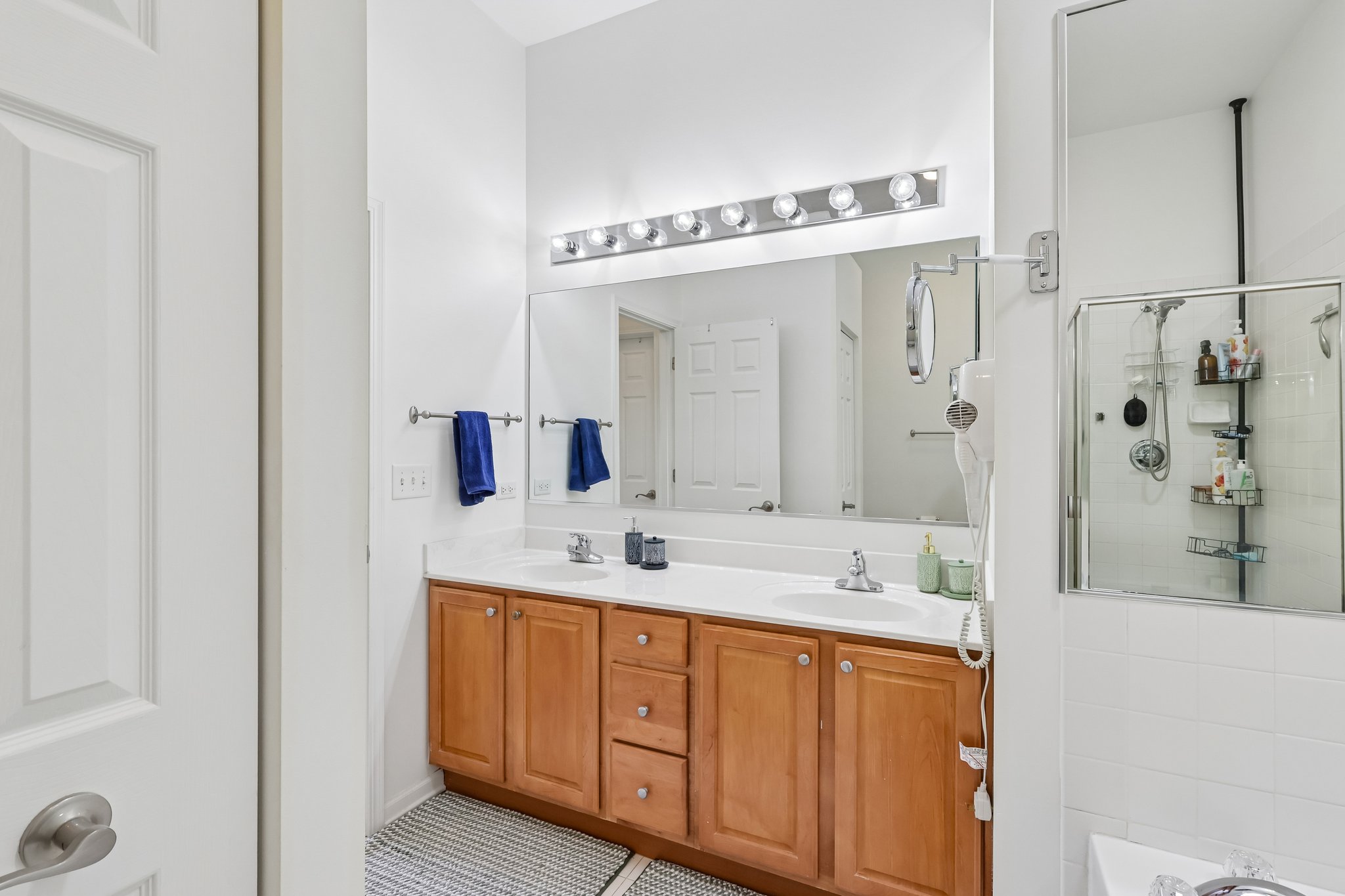 Astor Ln-S1806-032.jpg