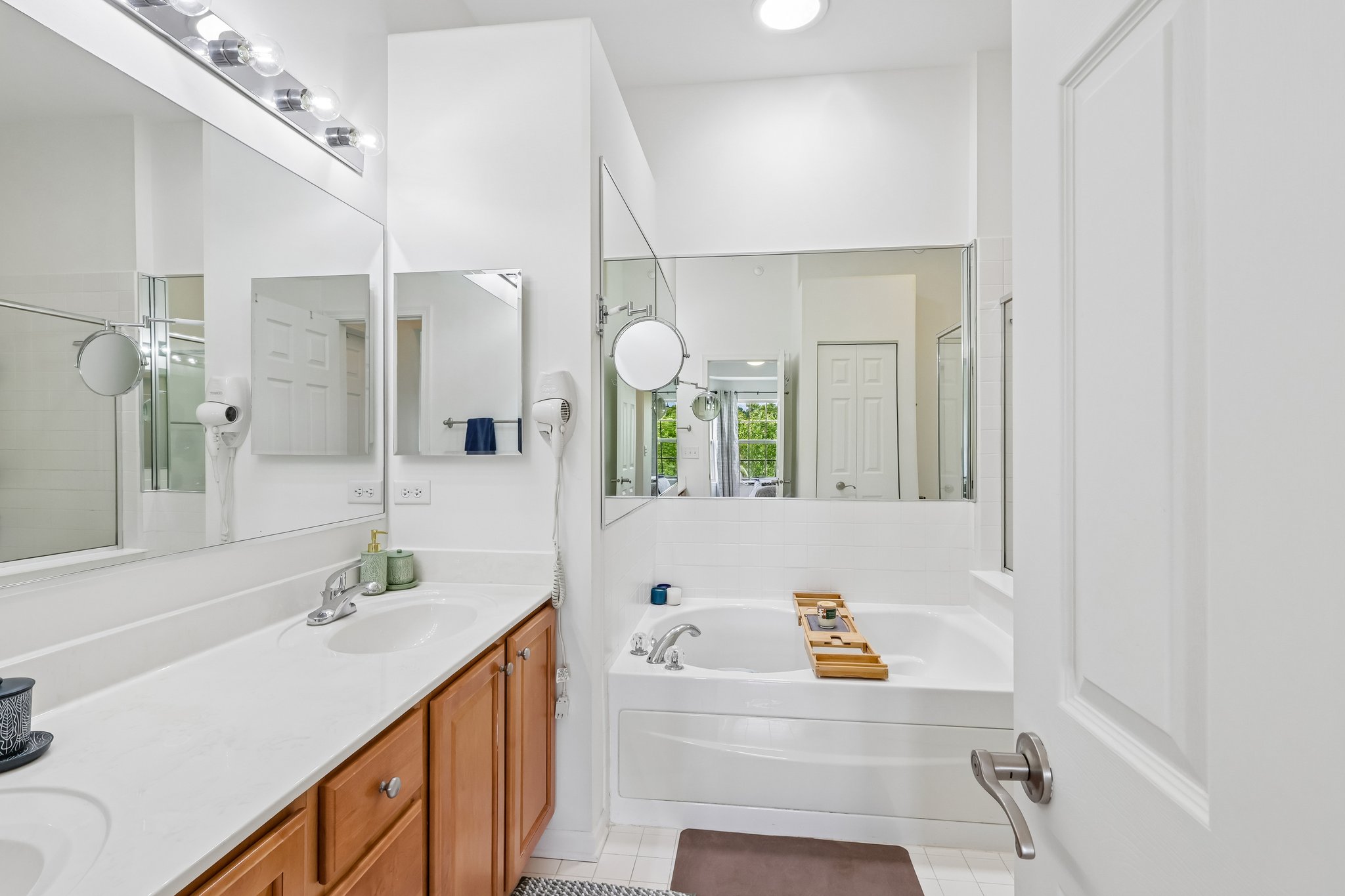 Astor Ln-S1806-033.jpg
