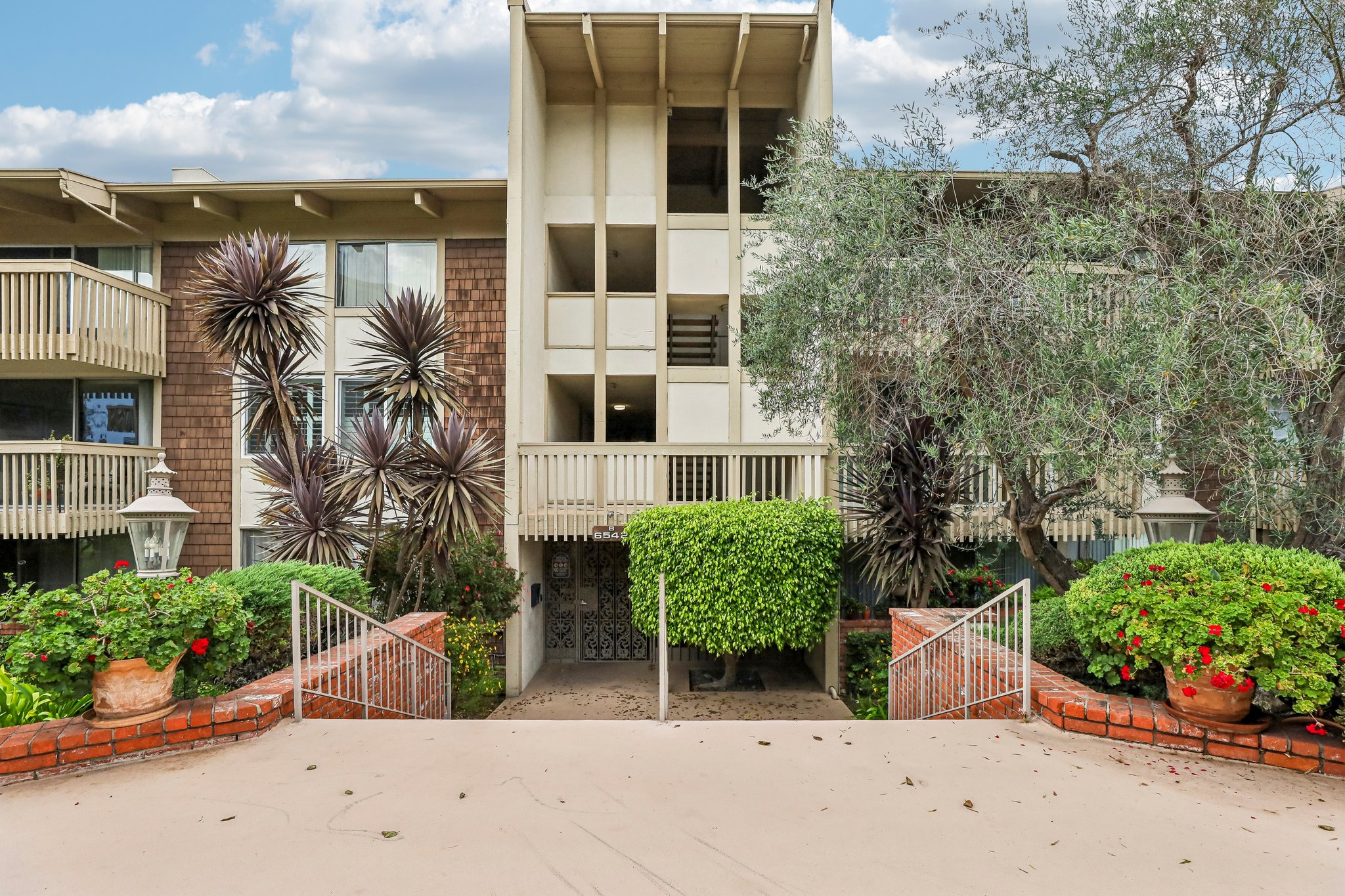 Ocean Crest Dr B306-S0809-001.jpg
