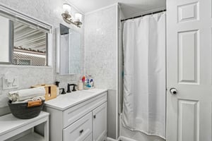 Wilbur Ave 86-S1609-018.jpg