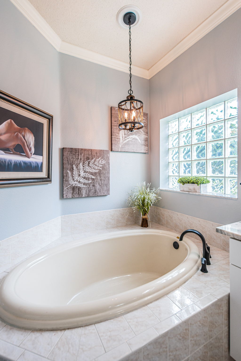 Master Bathroom1b