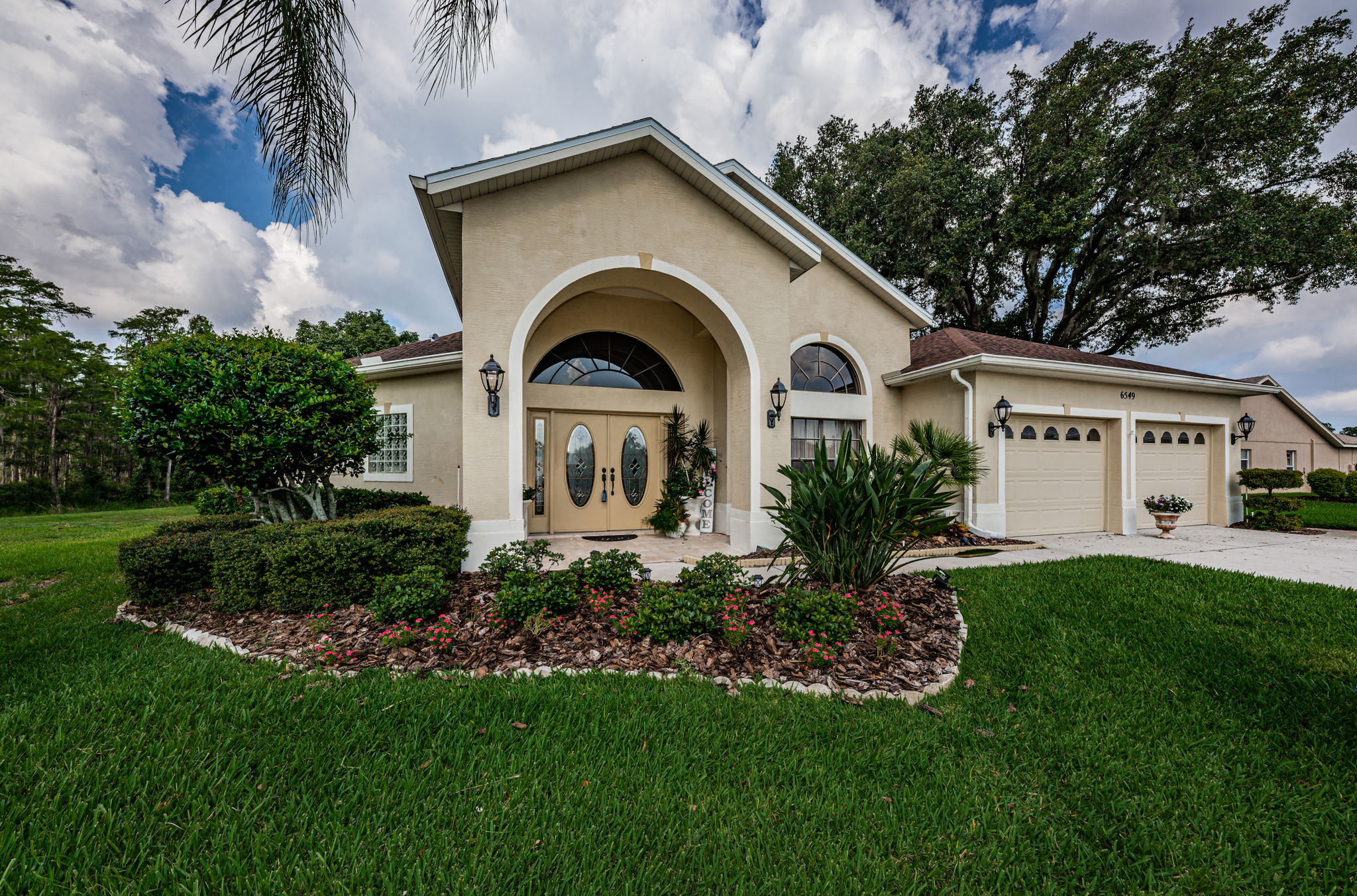 Front Exterior4