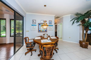 Kitchen Eat-in Area1