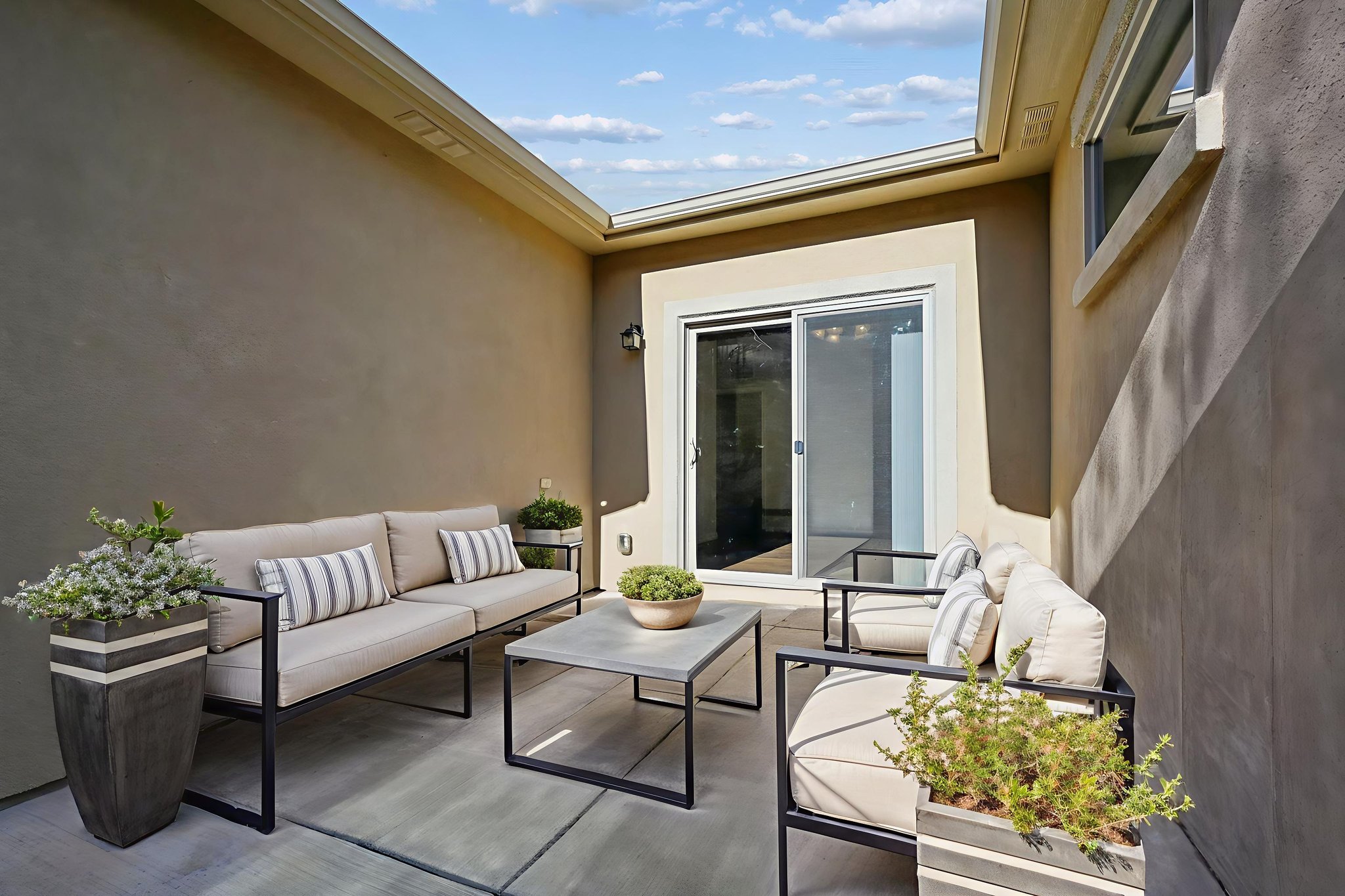 _DSC1950 virtually staged.jpeg