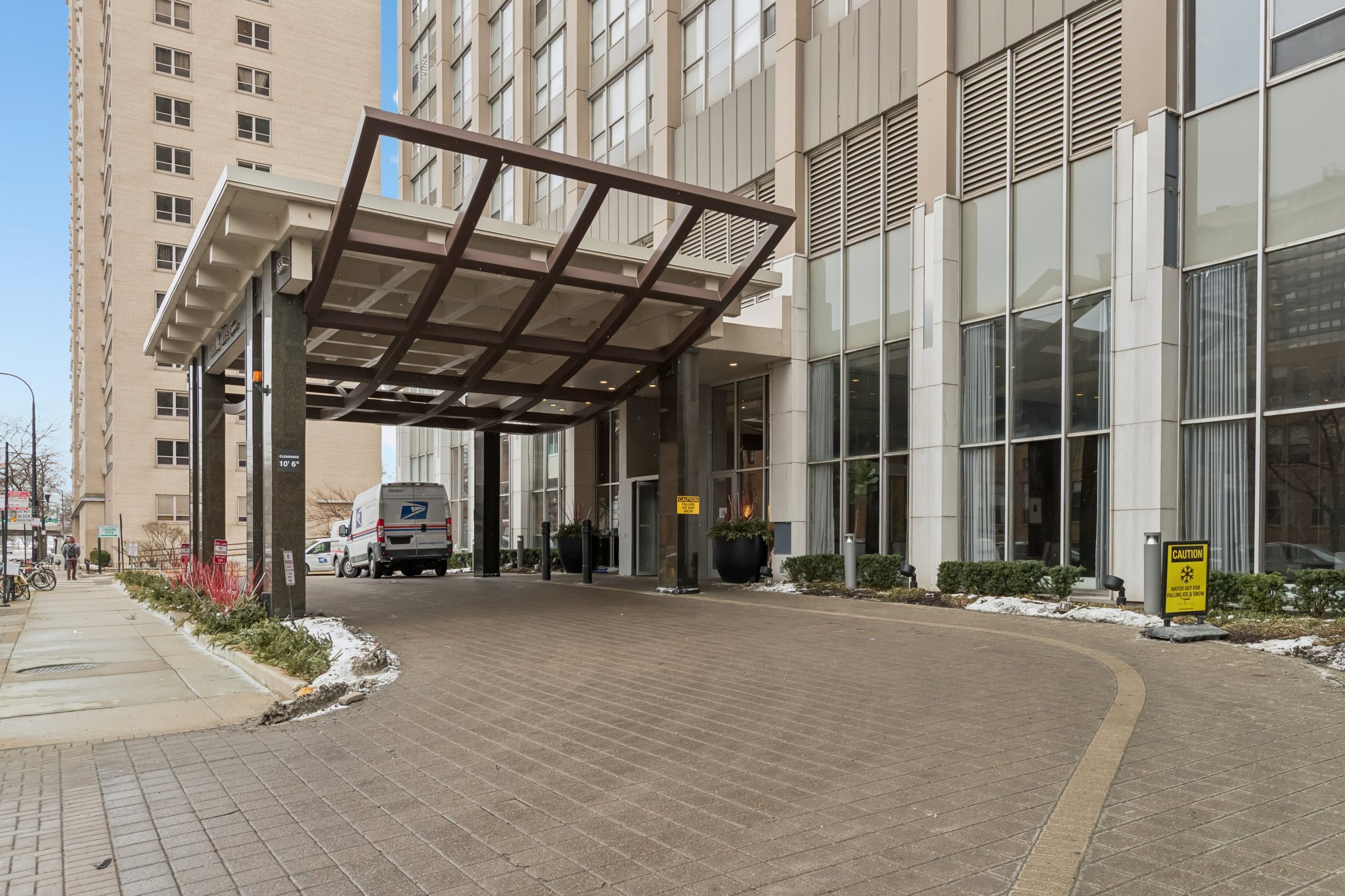 W Irving Park Rd 4212-S0602-003.jpg