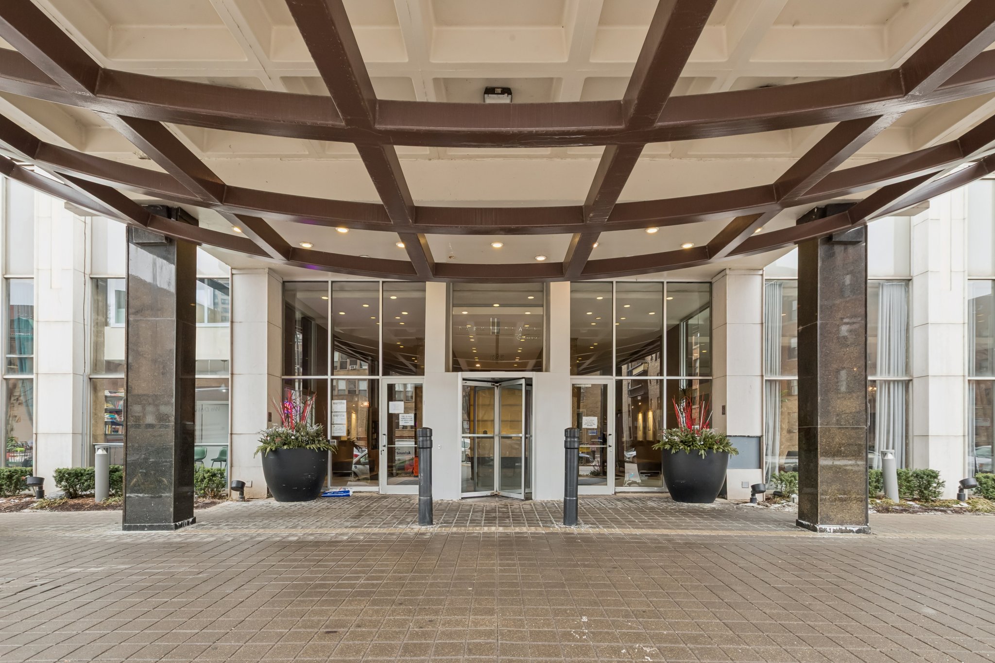 W Irving Park Rd 4212-S0602-004.jpg