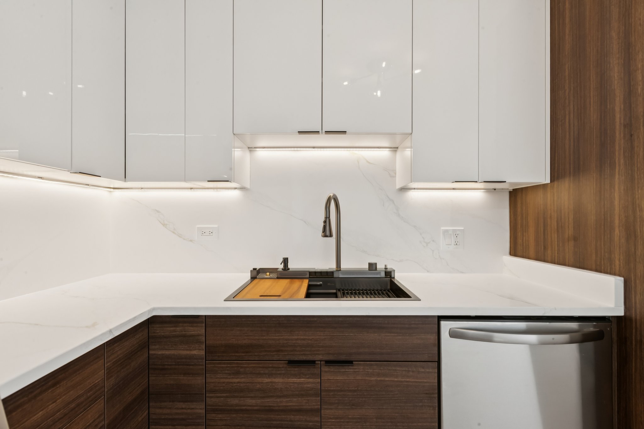 W Irving Park Rd 4212-S0602-015.jpg