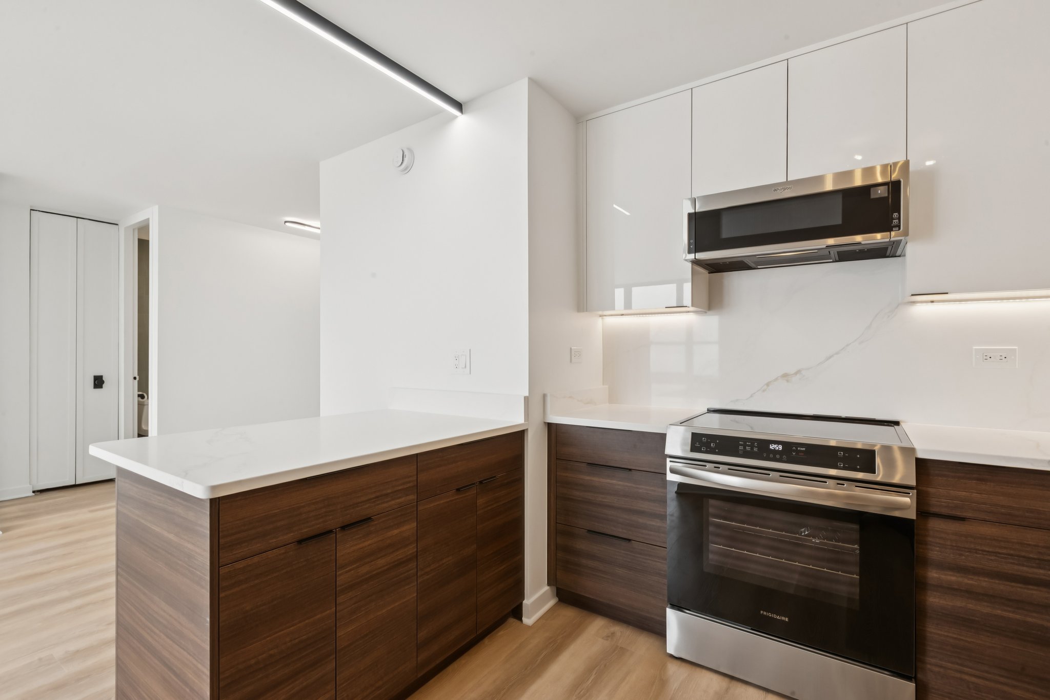 W Irving Park Rd 4212-S0602-016.jpg