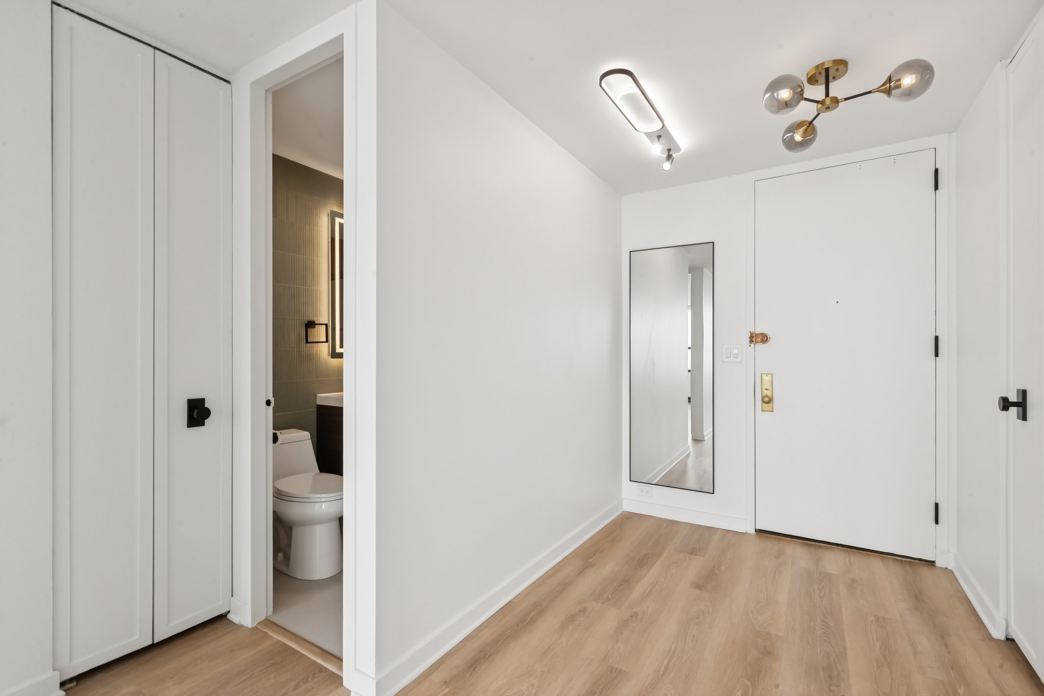 W Irving Park Rd 4212-S0602-021.jpg