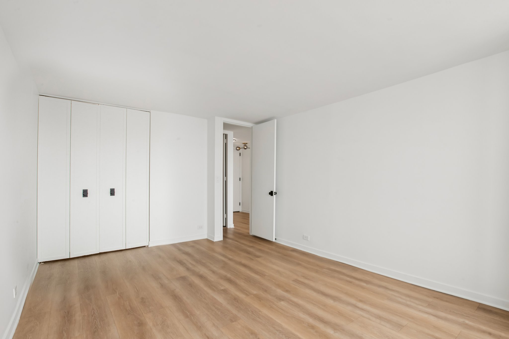 W Irving Park Rd 4212-S0602-027.jpg