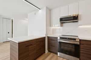 W Irving Park Rd 4212-S0602-016.jpg