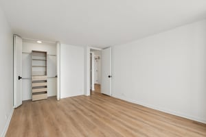 W Irving Park Rd 4212-S0602-026.jpg