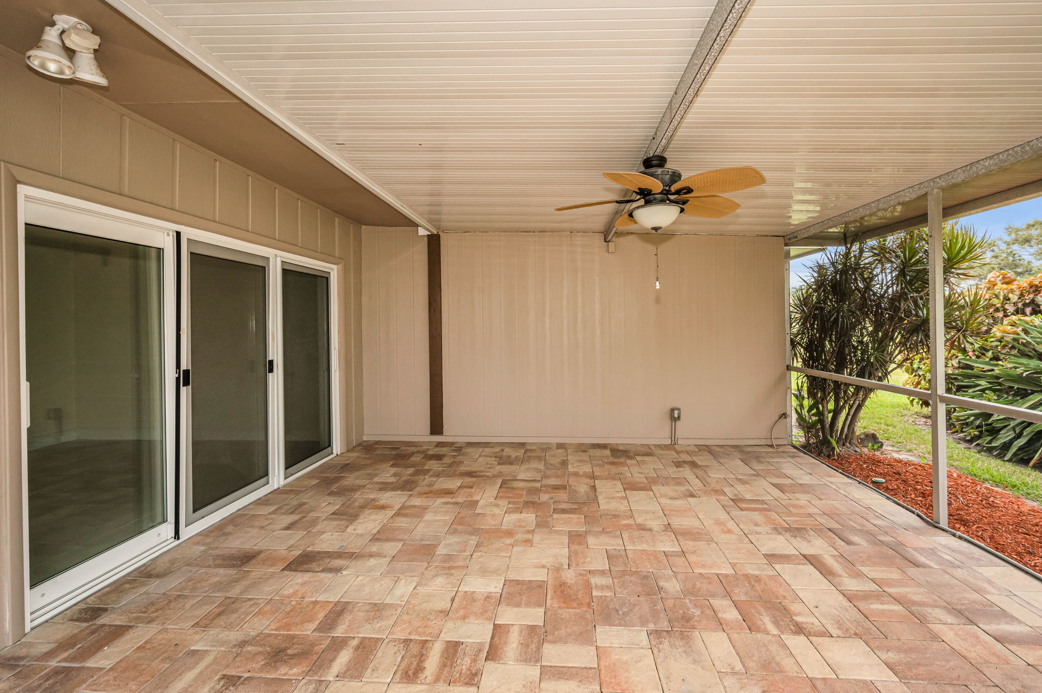 Lanai1