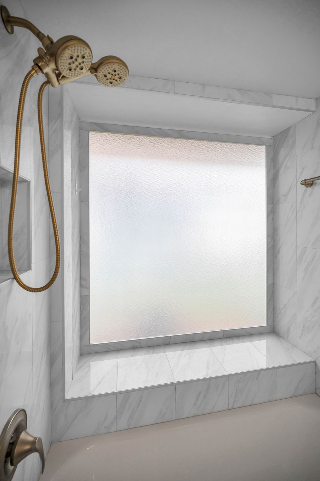 Primary Bathroom1b