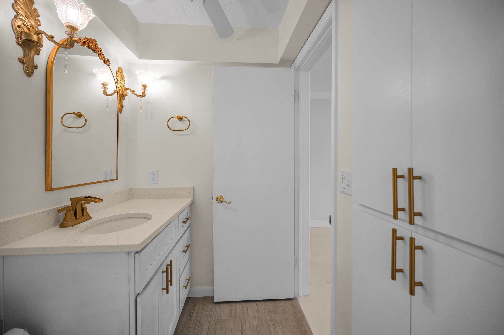 Primary Bathroom1c