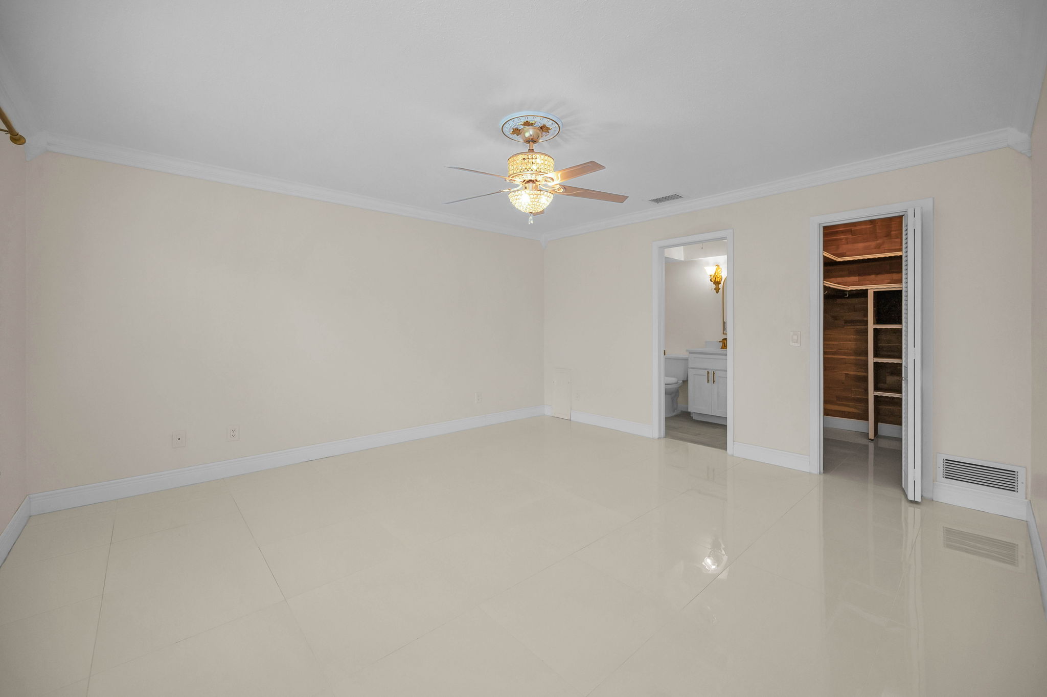 Primary Bedroom1a