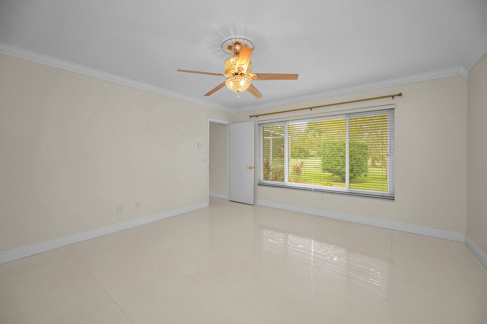 Primary Bedroom1c