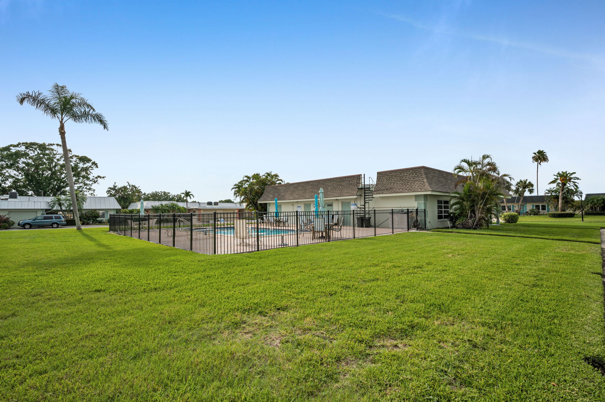 22-Pool and Clubhouse