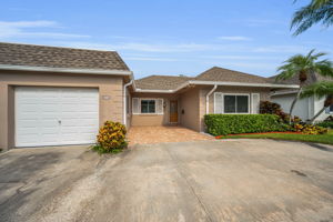 Front Exterior5