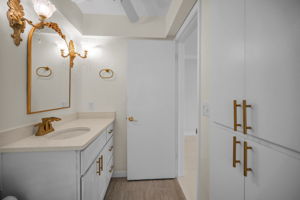 Primary Bathroom1c