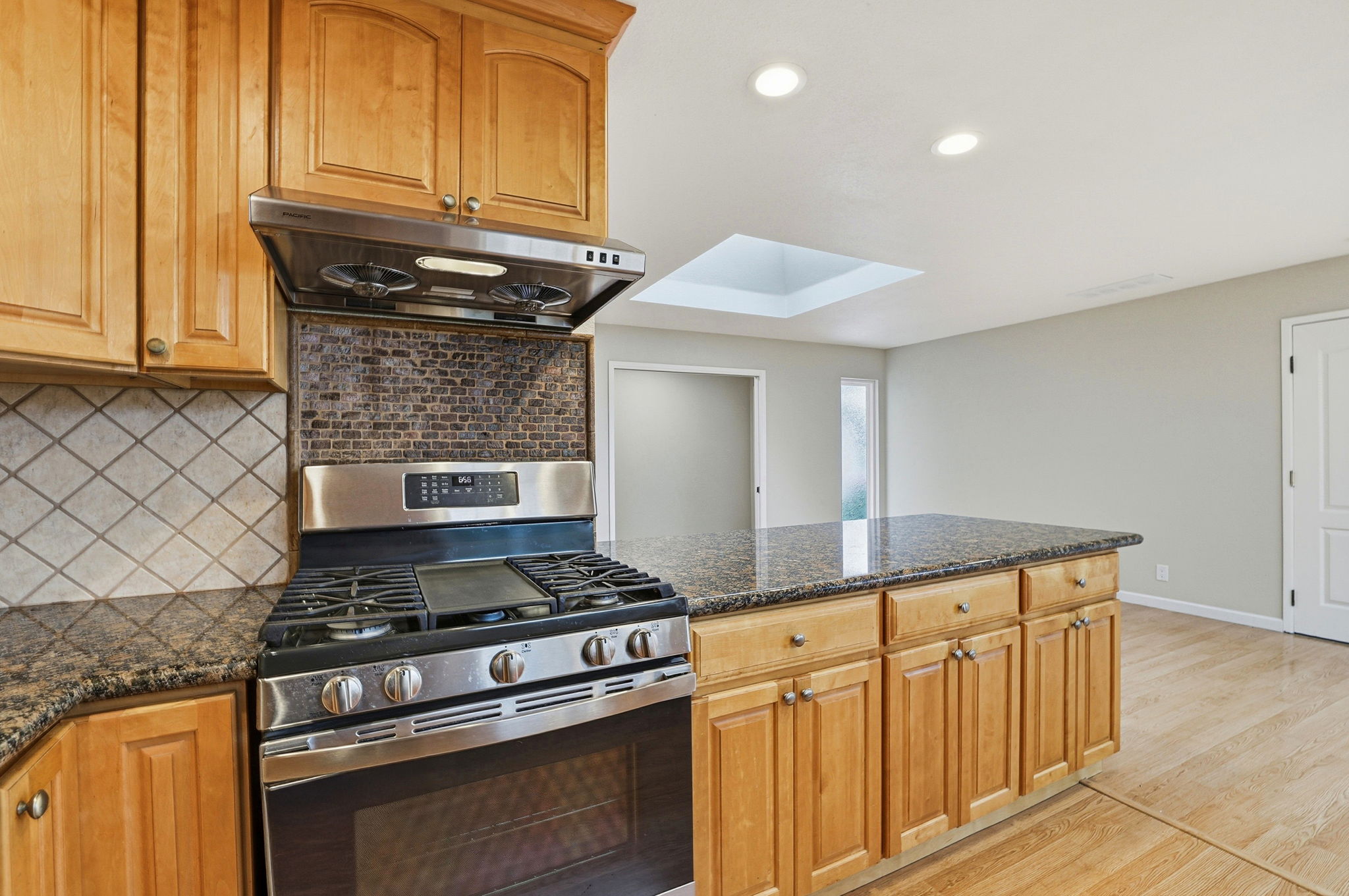 013_F8_6563 Camden Ave