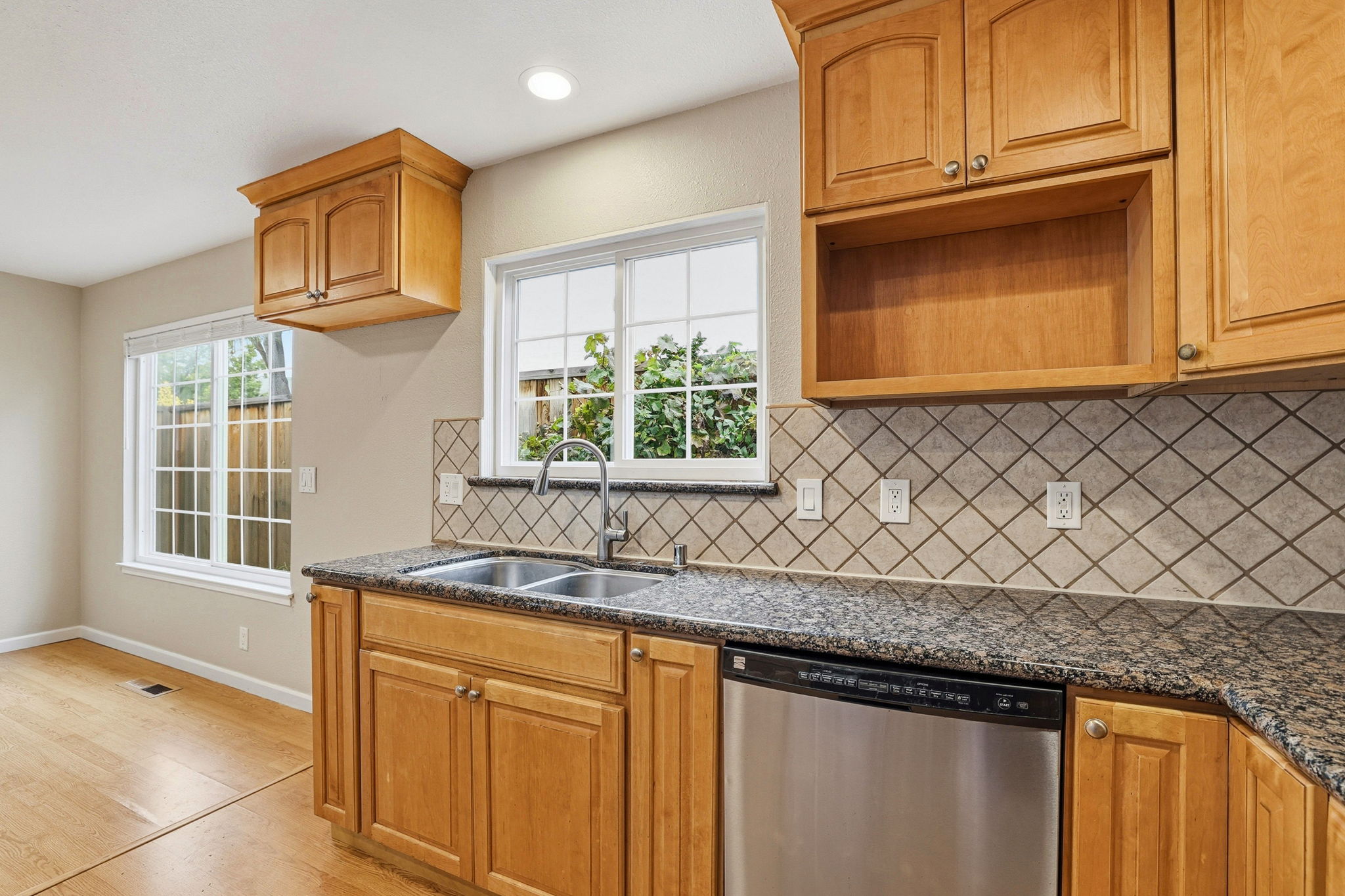 014_F8_6563 Camden Ave