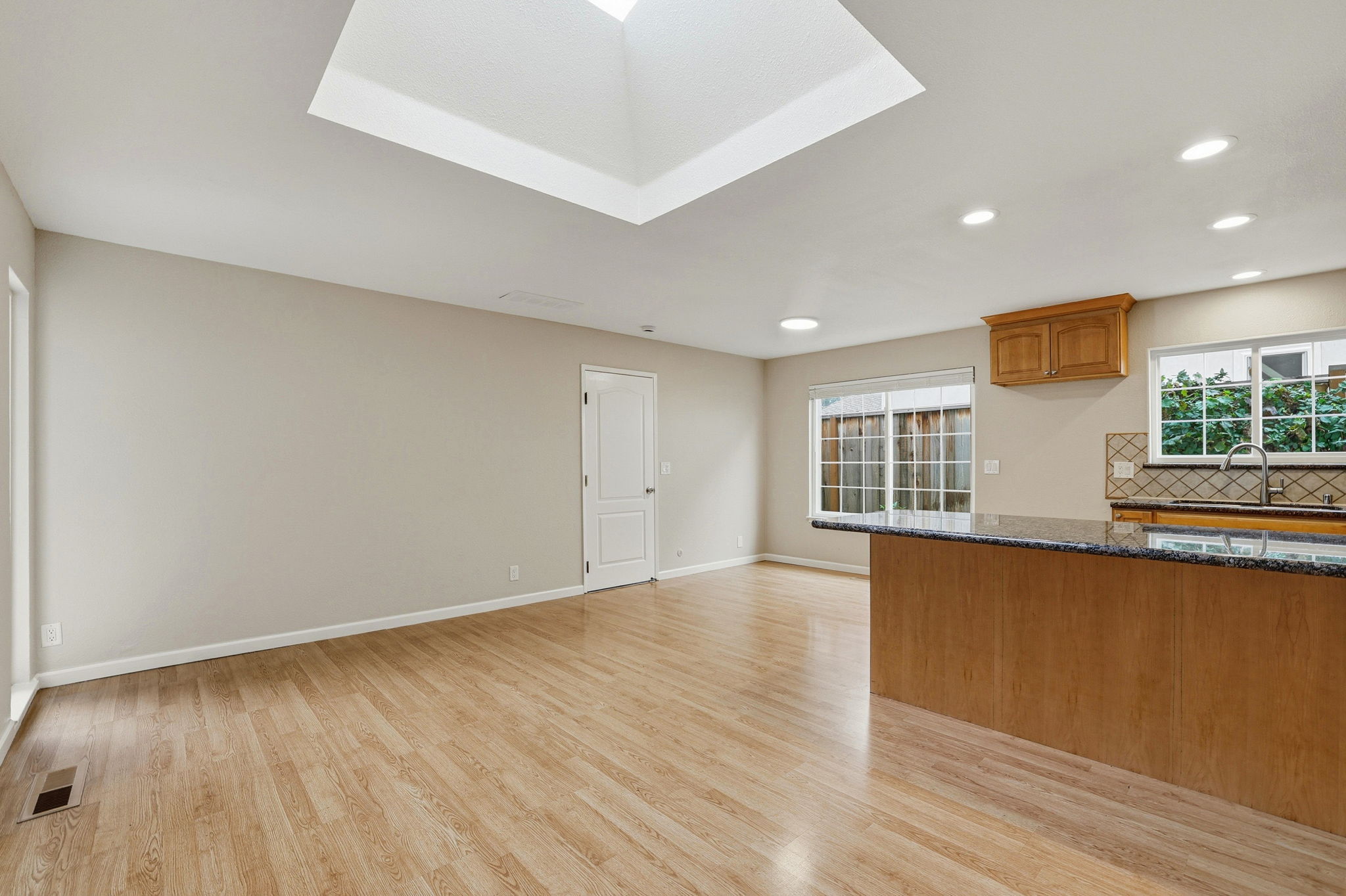 020_F8_6563 Camden Ave