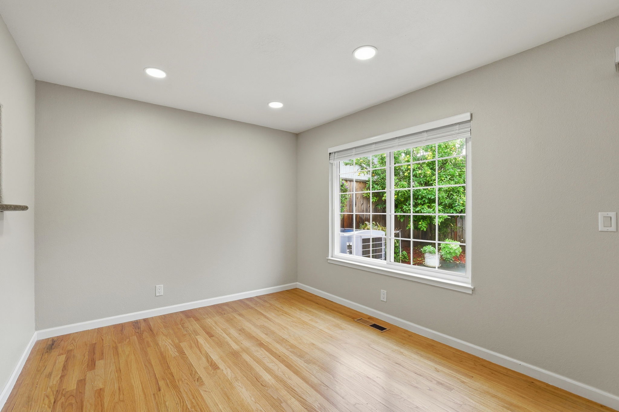 023_F8_6563 Camden Ave