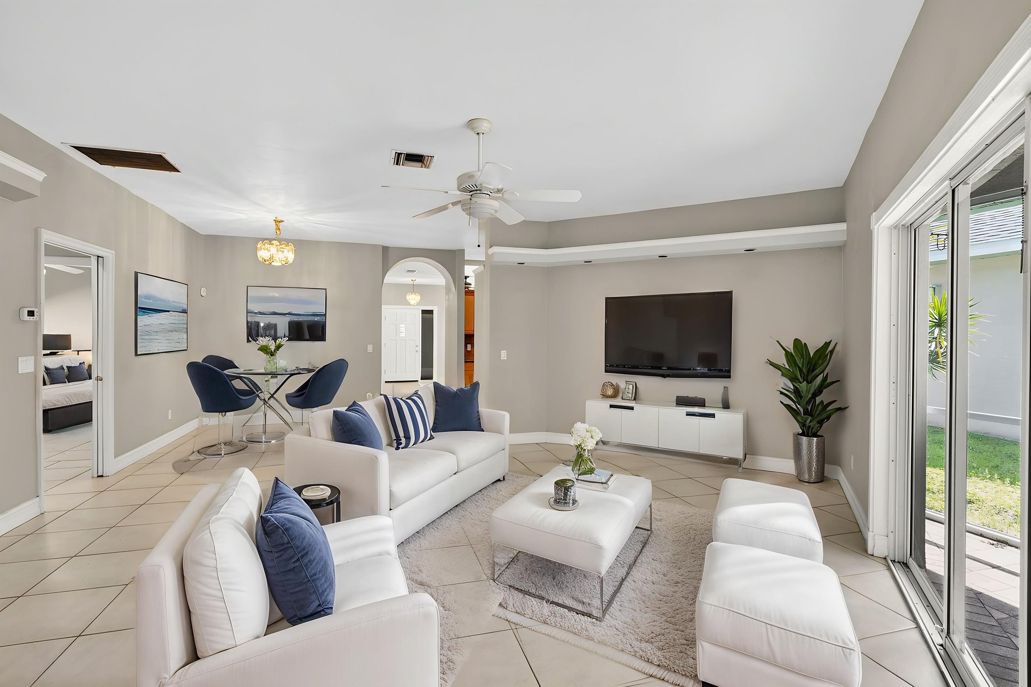 IMG_9171 virtually staged.jpeg