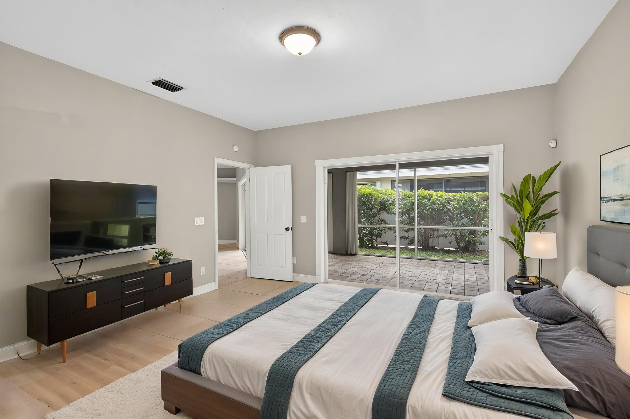 IMG_9204 virtually staged.jpeg