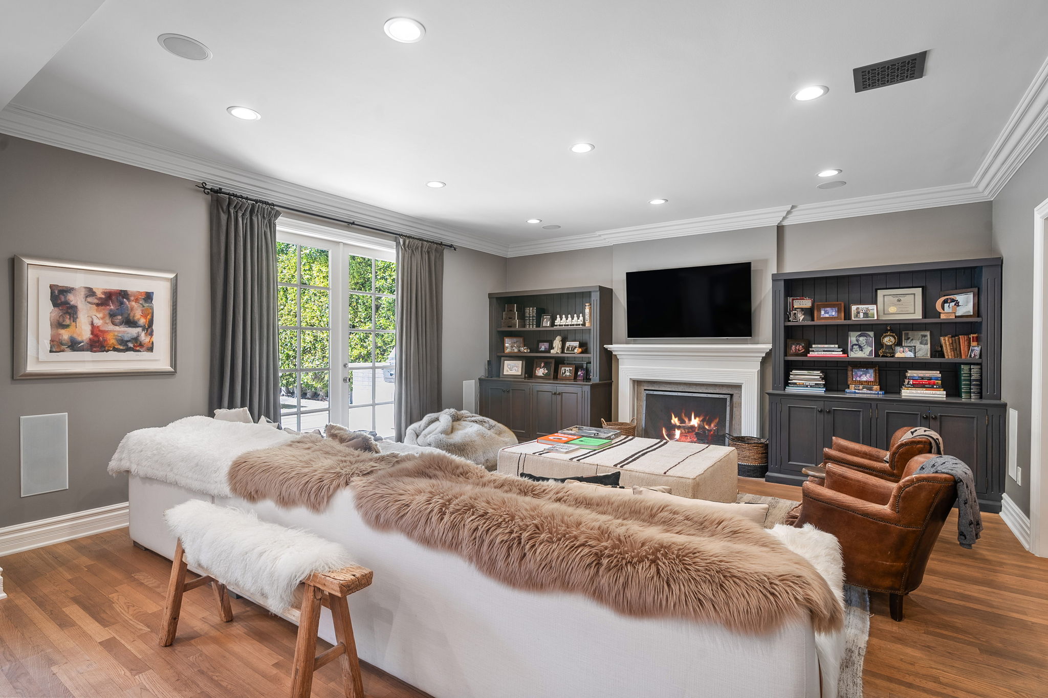 657 S Burlingame Avenue-31