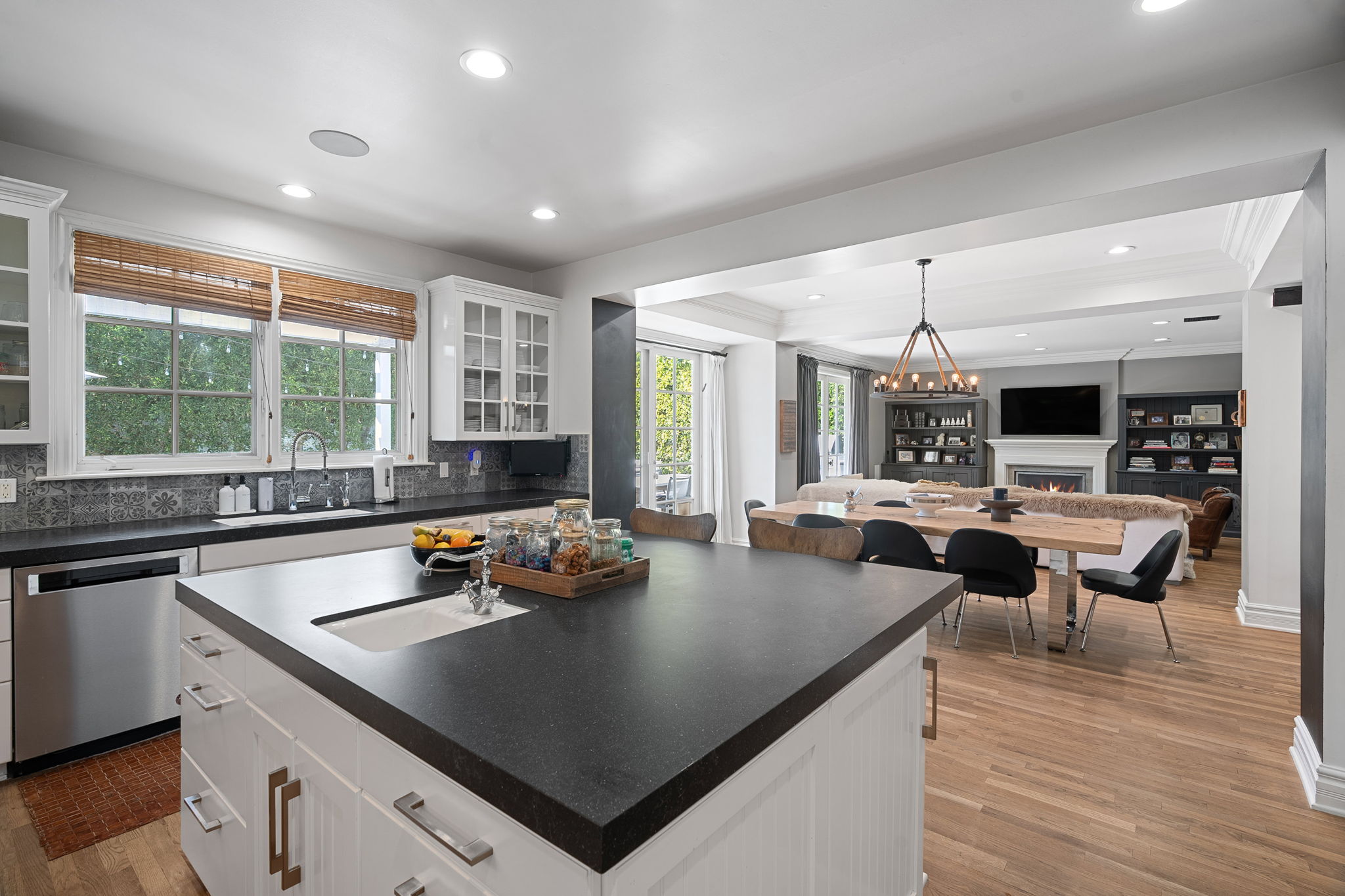 657 S Burlingame Avenue-42