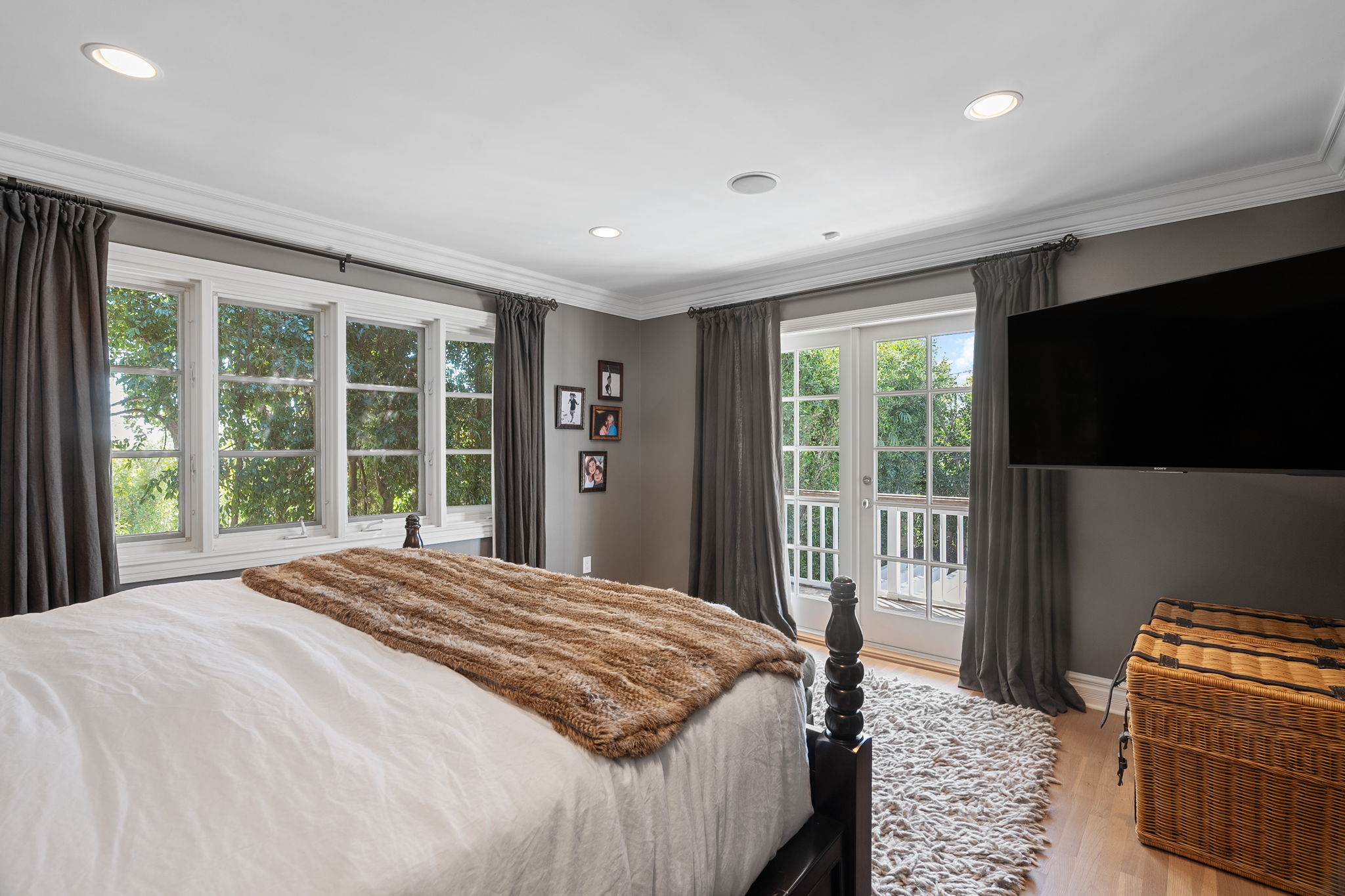657 S Burlingame Avenue-56