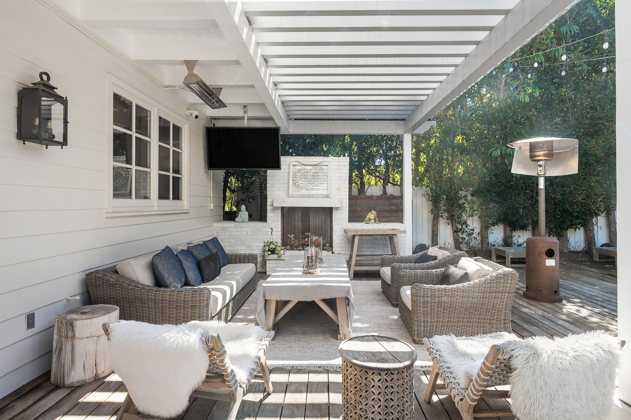 657 S Burlingame Avenue-76