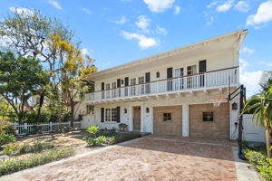 657 S Burlingame Avenue-5